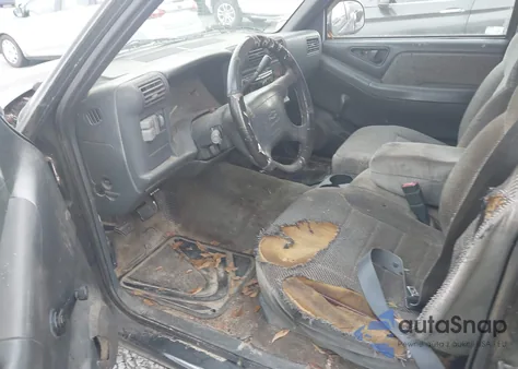 1997 Chevrolet S-10 Ls Fleetside z USA, uszkodzony, nr VIN 1GCCS19X4V8100561